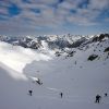 La monte au dessus du lac de la Glre continue