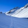 Des traces de skis dans la monte