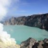 Le lac dans le cratre du volcan