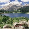 Le lac d'Allos devant le mont Pelat