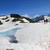 Passage le long d'un des lacs des Chserys