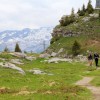 Des randonneurs arrivent au refuge de Sales