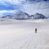 Randonne dans la neige vers le col de Tentes