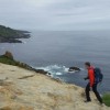 Le long de la cte, entre roches et mer