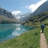 On longe le lac des Gloriettes par la droite pour aller dans le cirque d'Estaubé