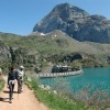 Nous randonnons le long du lac des Gloriettes