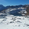 La monte au col au-dessus des lacs Verdet