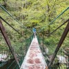 Nous traversons la passerelle