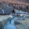 Nous traversons le hameau du Monal