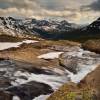 Fonte des neige en cours prs du refuge alors que le soleil se cache