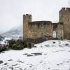 Chteau de Luz Saint Sauveur avec un peu de neige