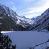 Lac de Gaube recouvert par la neige en 2010