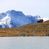 Refuge du Golon devant la Meije et le lac