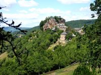 Randonne pdestre entre les villages de Rodelle et Bzonnes sur le Causse Comtal en Aveyron