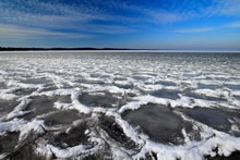 On a march sur le lac d'Hourtin