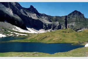 Lac et refuge de Barroude