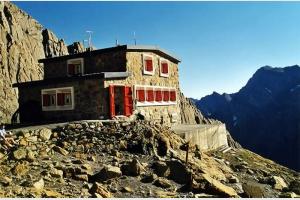 Refuge des Sarradets en novembre 2001