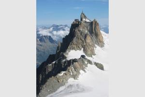 Aiguille du Midi et arte des Cosmiques