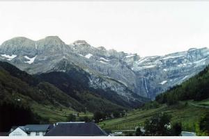 Cirque de Gavarnie au petit matin