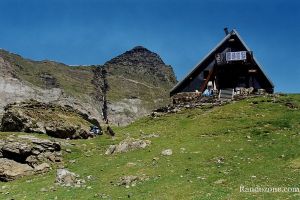 Refuge et lac de Barroude
