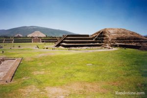 Visite d'un site prs de Mexico