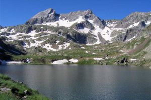 Lac d'Arratille depuis le parking du Pont d'Espagne