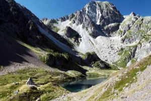 Lac et refuge d'Ilhou.