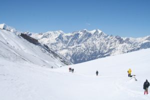 Dans la neige sur le tour des Annapurnas