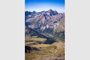 Vue sur le cirque de Gavarnie pendant la monte au Pimen