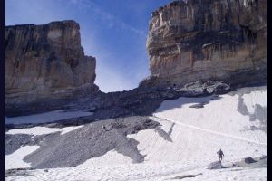 Brche de Roland : beaucoup de neige  traverser