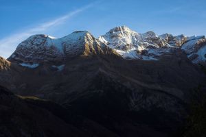 Les Astazous avec une neige d'automne