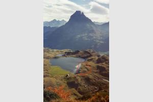 Pic du Midi d'Ossau et le berger du lac Gentau
