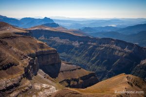 Canyons espagnols depuis le sommet de l'Escuzana