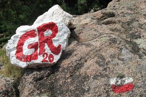 Les rochers peints qui entourent le refuge d'I Paliri