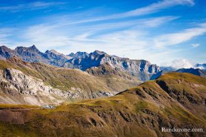 Pic de Tentes et col de Tentes depuis le sentier qui monte au refuge