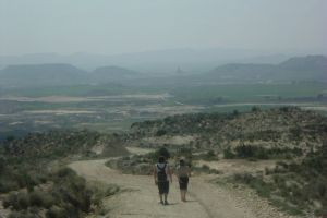 Promeneurs dans le dsert des Bardenas Reales