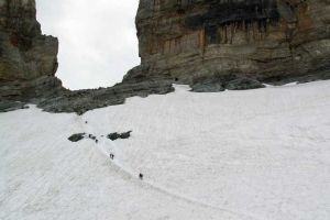 Progression dans la neige vers la Brche de Roland