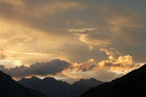 Le soleil se couche sur Has