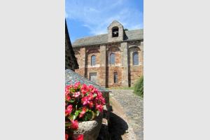 Eglise de Roquelaure au dessus de la Valle du Lot