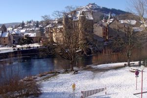 Espalion, Chateau, Vieux Palais et Lot sous la neige et la glace