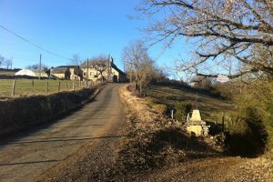 Sortie par le chemin  droite pour en trouver un autre juste en face
