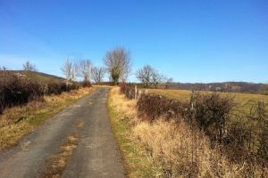 Le PR passe par de petites routes campagnardes Aveyronnaises