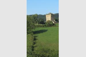 Randonnée VTT : Abbaye de Bonneval depuis Espalion  La Tour de Masse depuis le chemin PR où je fais du VTT