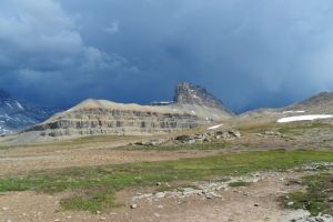 Les Dolomites en montant circque peak dans les rocheuses 