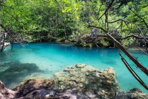 La couleur de l'eau est magnifique