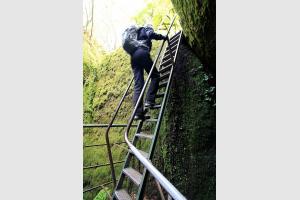 L'chelle pour descendre dans la Grotte du Diable