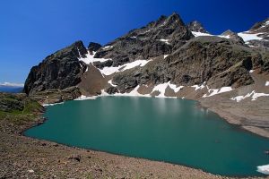 Superbe lac de l'Eychauda dans les Hautes-Alpes