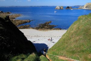 Descente  la plage de Porzh Naye