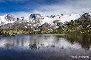 Massif de la Meije depuis le lac Lri