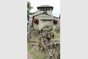 Village de Bez Bdne trs fleuri en Aveyron